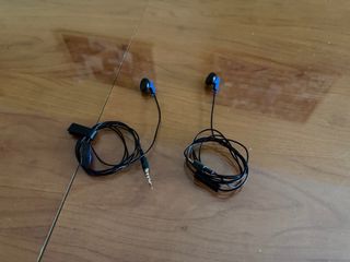 PS4 Slim Negra + 2 Mandos + 3 Juegos