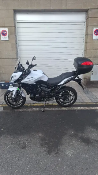 Kawasaki Versys Adventure Negra/Blanca