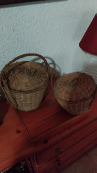 Mortero y mano de madera antiguo