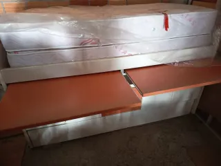 Mueble juvenil con cajones y escritorio