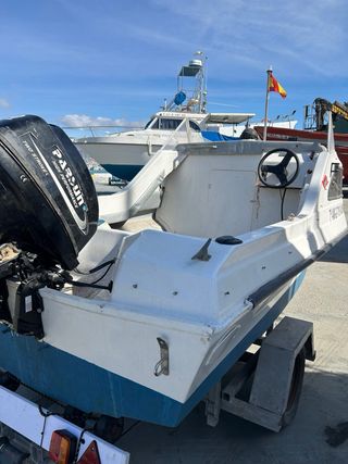 Barco con remolque. Precio negociable