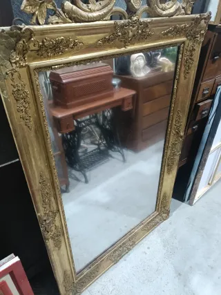 Espejo antiguo dorado tallado