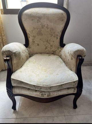 Sillón de tela y madera