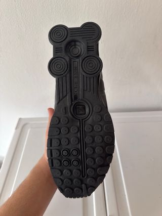 Nike Sportswear SHOX R4 UNISEX - Zapatillas - blac