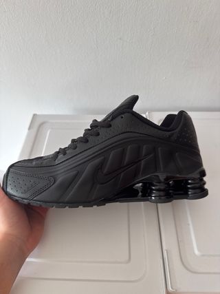 Nike Sportswear SHOX R4 UNISEX - Zapatillas - blac