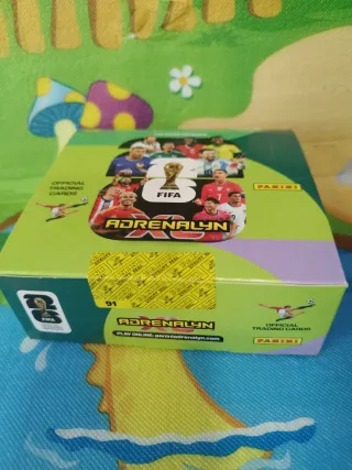 Caja 24 Sobres Panini Adrenalyn Mundial FIFA