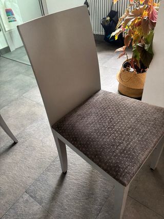 Silla de comedor tapizada. Dos sillas por 20€