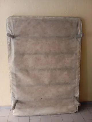 Base tapizada cama beige y azul