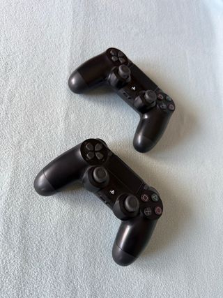 PS4 Pro (1TB) + Mando + Cables + Caja original