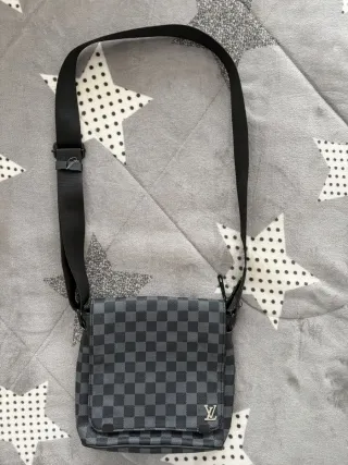 Bolso bandolera Louis Vuitton gris y negro