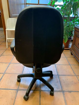 Silla de oficina negra