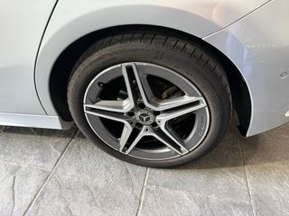 Mercedes-Benz Clase A 180d AMG 2021