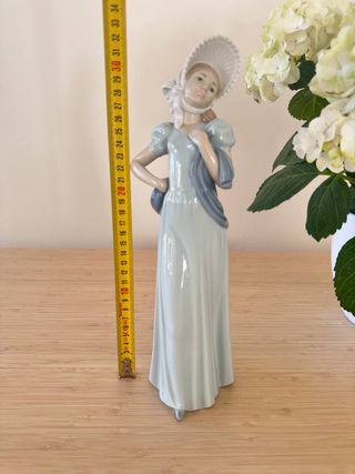 Figura NAO de porcelana