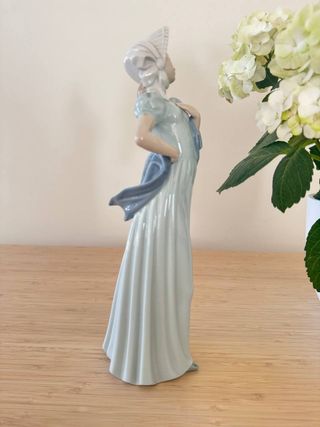 Figura NAO de porcelana