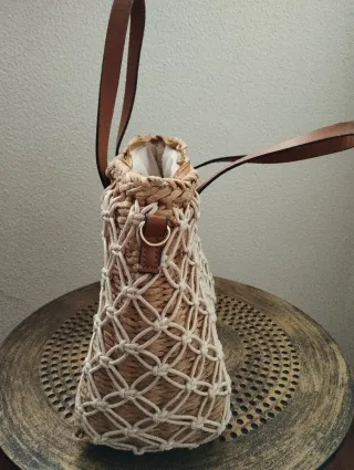 Bolso de playa de rafia con detalles blancos