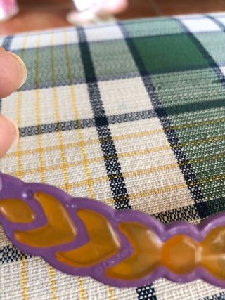 Collana viola con inserti marroni