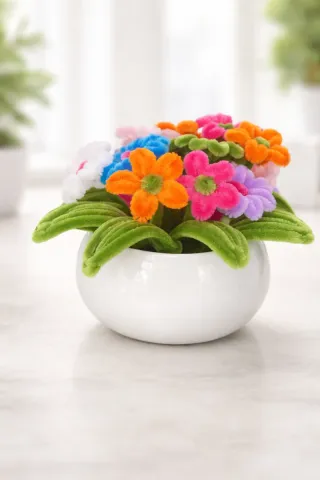 Fiori in ciniglia fatti a mano