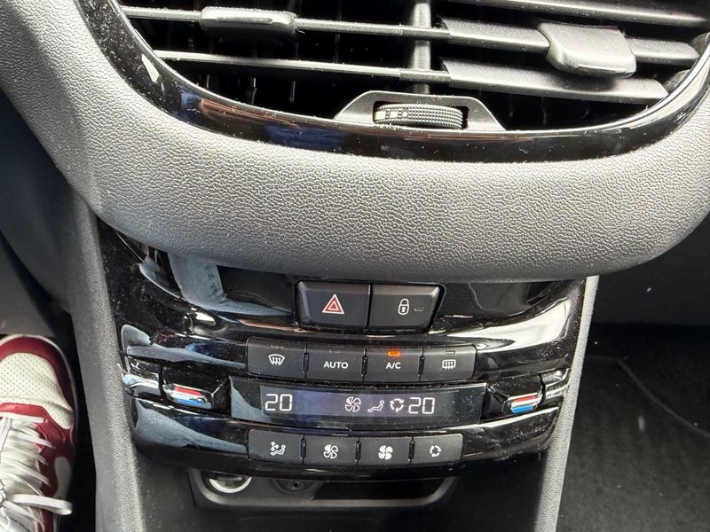 Peugeot 208 1.2 VTi Allure 3p 2014, foto 13