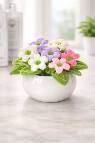 Fiori in ciniglia fatti a mano