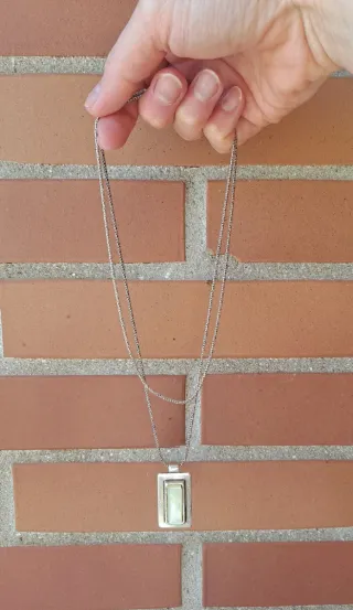 Collar retro vintage largo de metal y piedra blanc