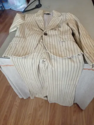 Chaquetones chica varios modelos y un traje de pan