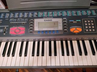 Teclado Casio WK-1200 - 76 Teclas con Soporte