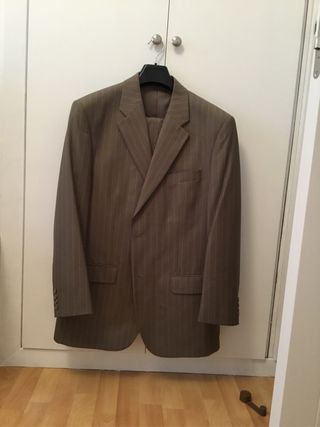 Traje de caballero marrón