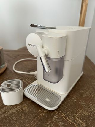 Cafetera Nespresso Lattissima One DeLonghi