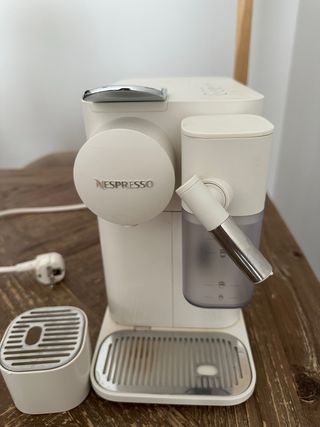 Cafetera Nespresso Lattissima One DeLonghi