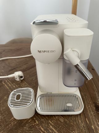 Cafetera Nespresso Lattissima One DeLonghi