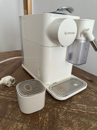 Cafetera Nespresso Lattissima One DeLonghi