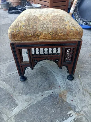 Poggiapiedi con tappezzeria floreale