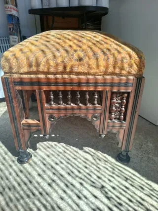 Poggiapiedi con tappezzeria floreale