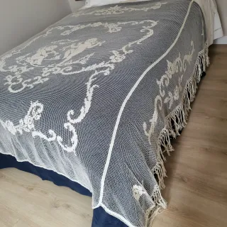 Colcha antigua red, red filet, francesa.