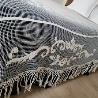 Colcha antigua red, red filet, francesa.