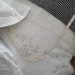 Colcha antigua red, red filet, francesa.