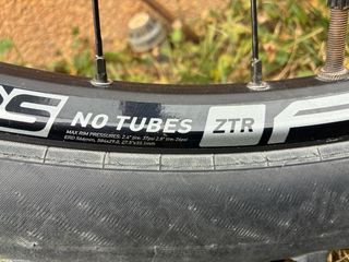 Rueda trasera MTB 27,5 StansNoTube Flow ZTR