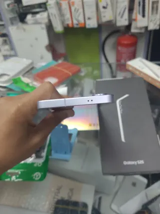 Samsung Galaxy S25 128GB Gris