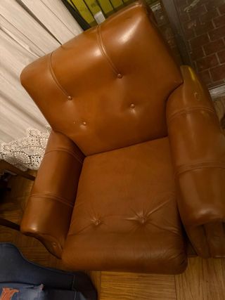 Sillón de cuero marrón
