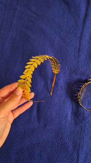 Diadema y hojas doradas disfraz diosa