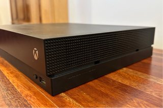 Xbox One X 1TB completa
