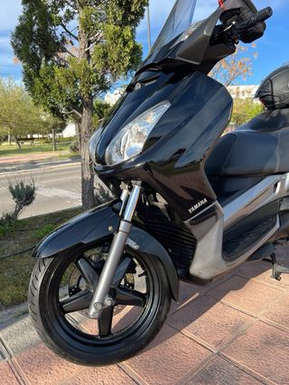 Yamaha Xmax 250R