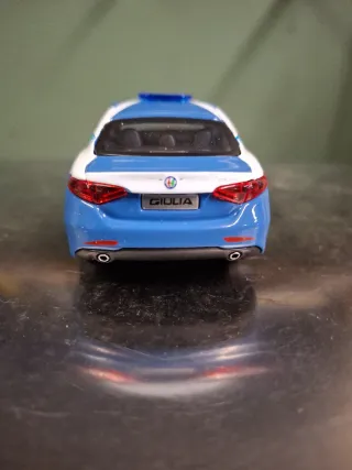 Modellino Alfa Romeo Giulia Polizia Bburago 1:43