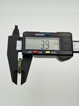 Anillo Oro 18K Carrilera Esmeraldas 2,65gr T-16