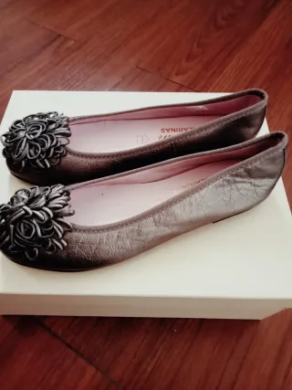 Bailarinas color bronze con flor,38