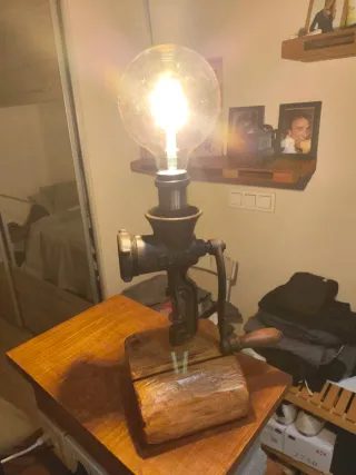 Lámpara Artesanal Única - Madera y Metal