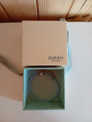 Collar Duran Exquse perlas cian y perla blanca.