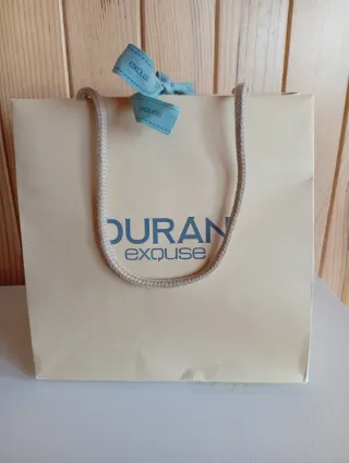 Collar Duran Exquse perlas cian y perla blanca.