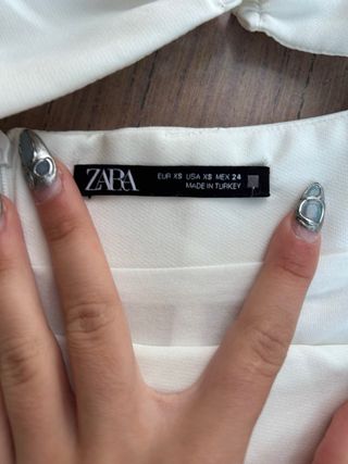 Vestido blanco Zara manga abullonada