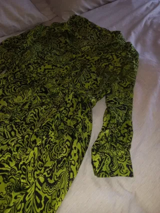 Vestido Zara estampado verde y negro